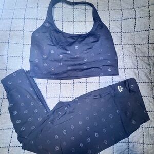 Beyond Yoga Smiley Set